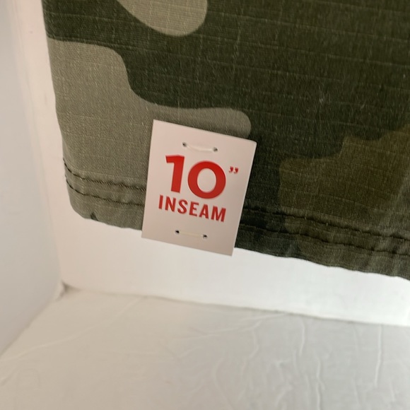 Wrangler camouflage relaxed fit  shorts men’s size 42, 10” inseam NWT - Picture 3 of 11